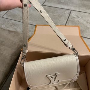 Lv bucci bag cream
